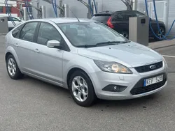 Grå Begagnad 2010 Ford Focus Titanium Halvkombi | 29 999 kr (Marknadspris)