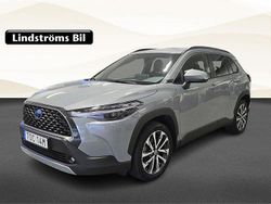 Grå Begagnad 2023 Toyota Corolla Cross Style SUV | 364 900 kr (Marknadspris)
