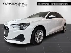 Vit (ibisvit) Begagnad 2023 Audi A3 Sportback Proline Halvkombi | 239 900 kr (Marknadspris)