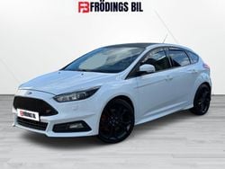 Vit Begagnad 2016 Ford Focus ST Halvkombi | 144 900 kr (Dyr)
