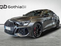 Grå Begagnad 2023 Audi RS3 Design Halvkombi | 629 900 kr (Marknadspris)