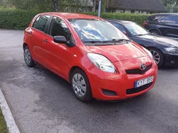 Röd Begagnad 2010 Toyota Yaris Halvkombi | 28 000 kr (Bra pris)