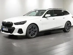 Vit Begagnad 2024 BMW 520 M Sport Kombi | 618 800 kr (Dyr)