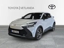 Vit Begagnad 2024 Toyota C-HR Style SUV | 339 000 kr (Marknadspris)