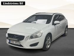 Vit Begagnad 2011 Volvo V60 Momentum Kombi | 69 900 kr (Marknadspris)