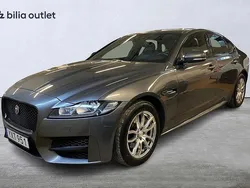 Grå Begagnad 2017 Jaguar XF R-Sport Sedan | 239 900 kr