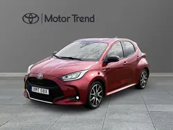 Röd Begagnad 2020 Toyota Yaris Hybrid Style Halvkombi | 185 000 kr (Marknadspris)