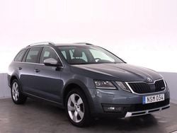 Mörkgrå Begagnad 2018 Skoda Octavia Scout Kombi | 199 000 kr (Marknadspris)
