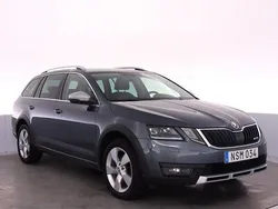 Mörkgrå Begagnad 2018 Skoda Octavia Scout Kombi | 199 000 kr (Marknadspris)