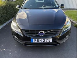 Svart Begagnad 2018 Volvo V60 Kinetic Kombi | 159 000 kr (Marknadspris)