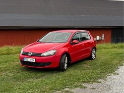 Röd Begagnad 2012 VW Golf VII Halvkombi | 40 000 kr (Superpris)