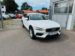 Vit Begagnad 2019 Volvo V60 CC SE Kombi | 269 900 kr (Marknadspris)