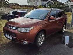 Brun Begagnad 2013 Mitsubishi Outlander SUV | 75 000 kr (Marknadspris)