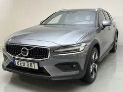 Grå Begagnad 2020 Volvo V60 CC SE Kombi | 263 800 kr (Marknadspris)