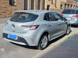 Grå Begagnad 2020 Toyota Corolla Hybrid Active Halvkombi | 195 000 kr (Marknadspris)