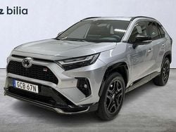 Silver Begagnad 2025 Toyota RAV4 Hybrid Sport SUV | 589 900 kr (Marknadspris)
