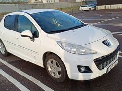 Vit Begagnad 2011 Peugeot 207 Halvkombi | 23 000 kr (Bra pris)