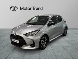 Silver Begagnad 2022 Toyota Yaris Hybrid Style Halvkombi | 229 900 kr (Marknadspris)