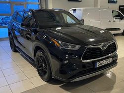 Svart Begagnad 2021 Toyota Highlander SUV | 399 900 kr
