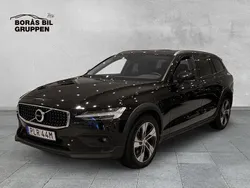 Svart Begagnad 2022 Volvo V60 CC Kombi | 329 000 kr (Marknadspris)