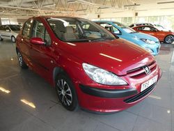 Röd Begagnad 2003 Peugeot 307 Halvkombi | 19 900 kr (Marknadspris)