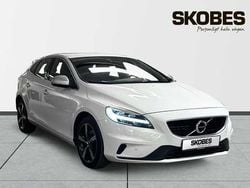 Vit Begagnad 2019 Volvo V40 R-Design Halvkombi | 189 400 kr (Marknadspris)