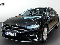 Mörkgrå Begagnad 2021 VW Passat GTE SUV | 319 900 kr (Dyr)