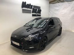 Svart Begagnad 2016 Ford Focus ST Kombi | 179 900 kr