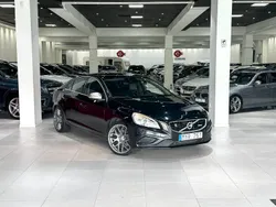 Svart Begagnad 2012 Volvo S60 R-Design Sedan | 159 900 kr (Marknadspris)