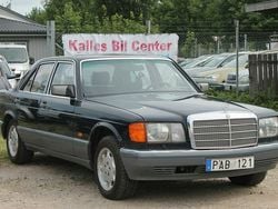 Mörkblå Begagnad 1987 Mercedes 300 SE Sedan | 40 000 kr
