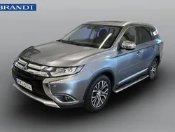 Grå Begagnad 2017 Mitsubishi Outlander SUV | 184 900 kr (Marknadspris)