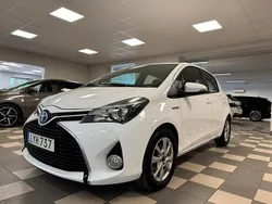 Vit Begagnad 2015 Toyota Yaris Hybrid Halvkombi | 124 800 kr (Marknadspris)