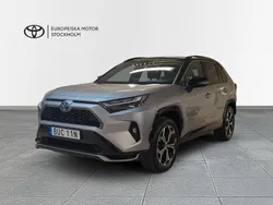 Grå Begagnad 2022 Toyota RAV4 Hybrid Style SUV | 454 900 kr (Marknadspris)