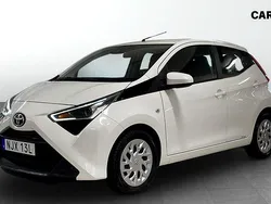 Vit Begagnad 2021 Toyota Aygo Halvkombi | 99 900 kr (Marknadspris)