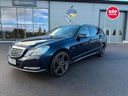 Mörkblå (blå) Begagnad 2011 Mercedes E220 Kombi | 99 900 kr (Marknadspris)