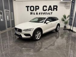 Vit Begagnad 2019 Volvo V60 CC Momentum Kombi | 229 900 kr (Marknadspris)