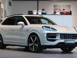 Brun Begagnad 2024 Porsche Cayenne SUV | 1 249 000 kr (Marknadspris)
