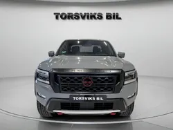 Ljusgrå (grå) Begagnad 2022 Nissan Frontier Pickup | 554 900 kr
