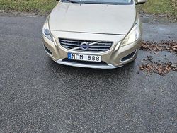 Brun Begagnad 2012 Volvo V60 Summum Kombi | 85 000 kr (Marknadspris)