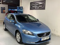 Blå Begagnad 2015 Volvo V40 Kinetic Kombi | 104 900 kr (Bra pris)