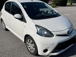 Vit Begagnad 2013 Toyota Aygo Halvkombi | 38 000 kr (Marknadspris)