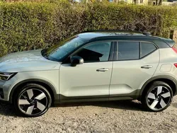 Grå Begagnad 2024 Volvo XC40 Plus SUV | 429 500 kr