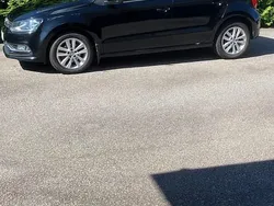 Svart Begagnad 2016 VW Polo Halvkombi | 99 000 kr (Marknadspris)