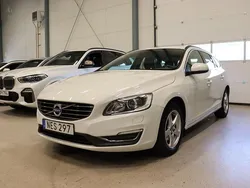 Vit Begagnad 2016 Volvo V60 Momentum Kombi | 179 800 kr (Marknadspris)