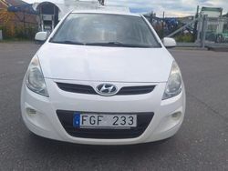 Vit Begagnad 2012 Hyundai i20 Select Halvkombi | 46 900 kr (Marknadspris)