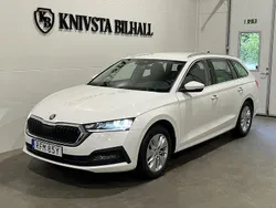Vit Begagnad 2021 Skoda Octavia Ambition Kombi | 204 300 kr (Marknadspris)