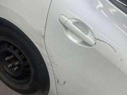 Vit Begagnad 2010 Toyota Auris Hybrid Comfort Halvkombi | 40 000 kr