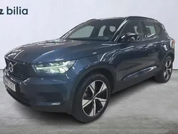 Mörkblå (blå) Begagnad 2022 Volvo XC40 R-Design SUV | 349 000 kr (Lite dyr)