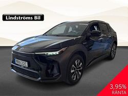 Svart Begagnad 2023 Toyota bZ4X Style SUV | 359 900 kr (Marknadspris)