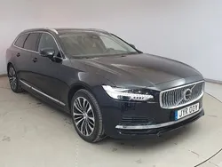Svart Begagnad 2023 Volvo V90 Core Kombi | 385 000 kr (Marknadspris)